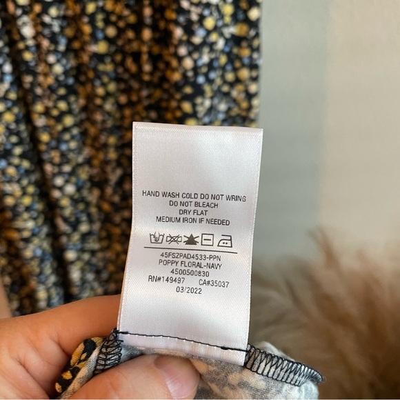 NWT FAVORITE DAUGHTER Apartment Smocked Maxi Dress In Poppy Floral-Navy size M - Picture 4 of 11